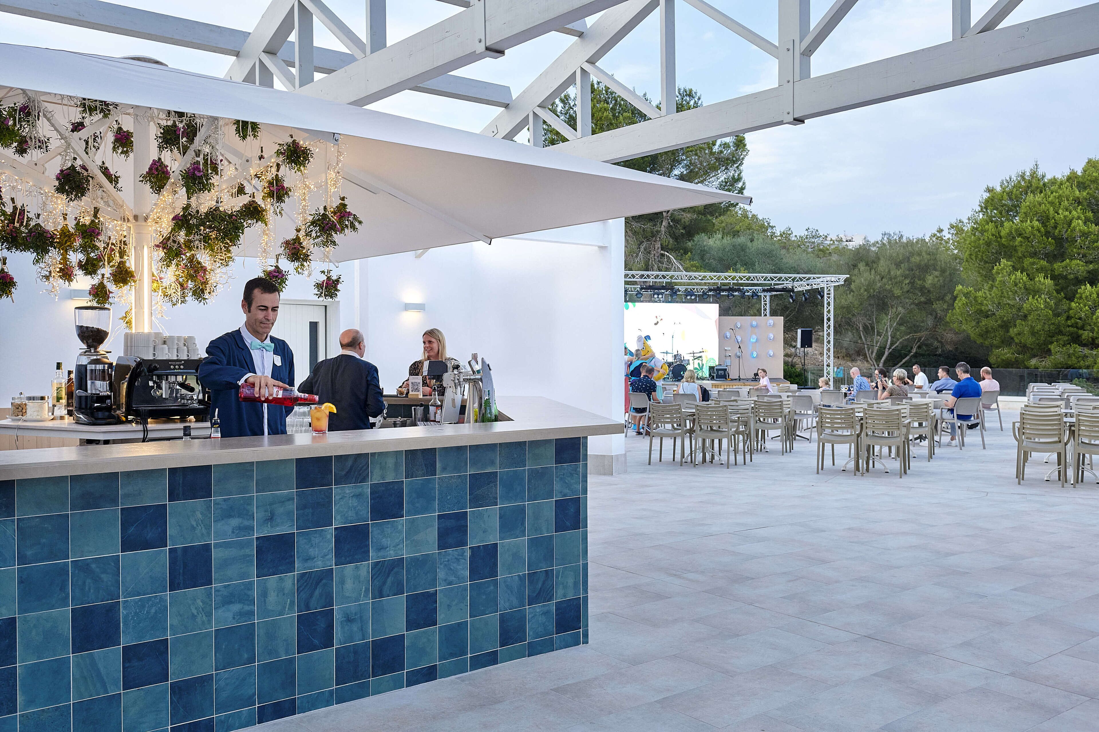 poolside bar