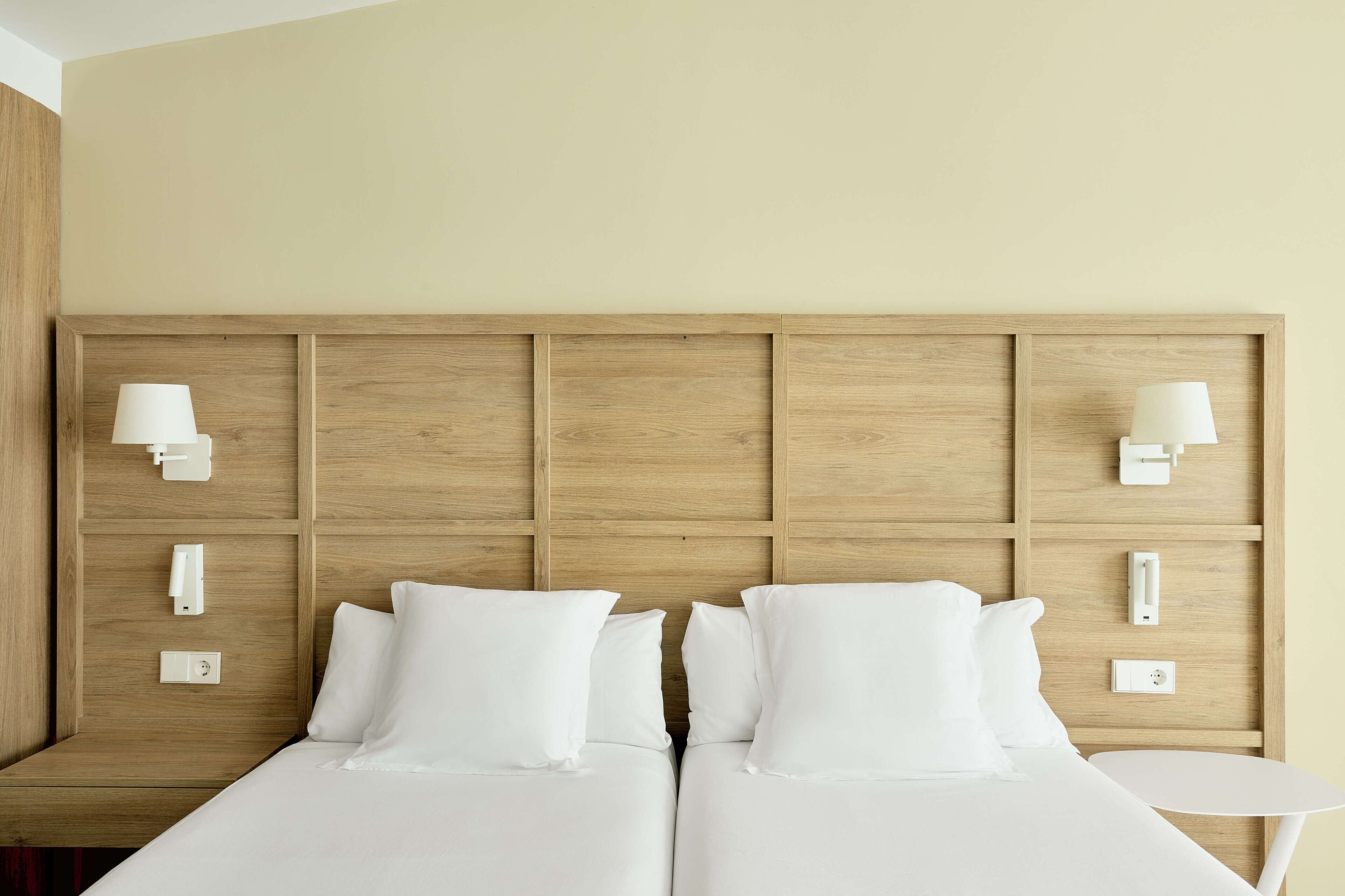 minibar, individually decorated, individually furnished, desk