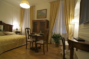 32-Zoll-Flachbildfernseher mit Satellitenempfang, Fernseher, DVD-Player