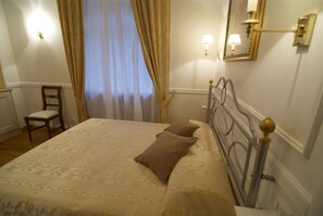 Standard Double Room, Garden View | Premium bedding, down comforters, in-room safe, individually decorated - InternoRoma (Rome)
