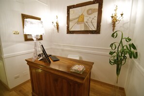 Check-in/check-out kiosk - InternoRoma (Rome)