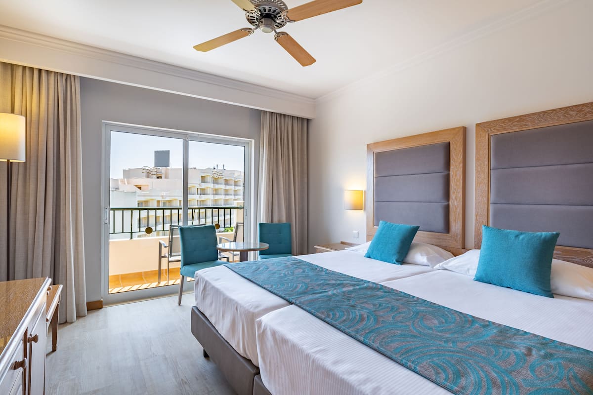 family suite | 1 bedroom, in-room safe, bed sheets