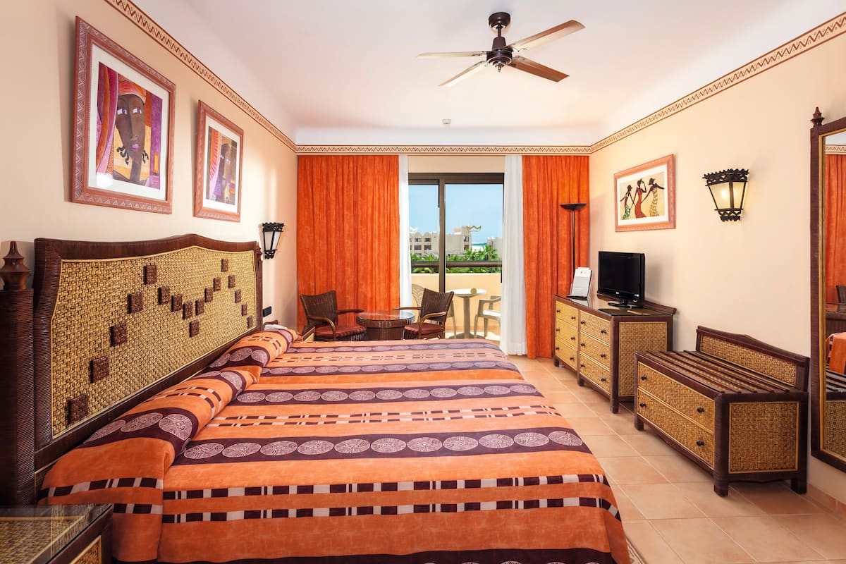 In-room safe, free WiFi, bed sheets