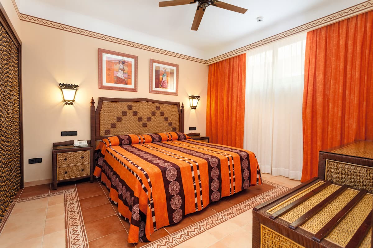 In-room safe, free WiFi, bed sheets