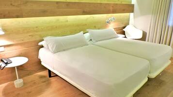 Twin Room | Desk, soundproofing, free WiFi, bed sheets