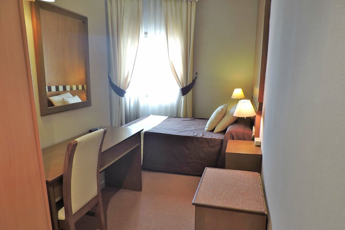Standard Double or Twin Room | Desk, soundproofing, free WiFi, bed sheets