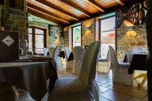 Breakfast, lunch and dinner served - Hotel Villa Venus (Atena Lucana)