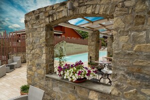 季节性开放的室外游泳池