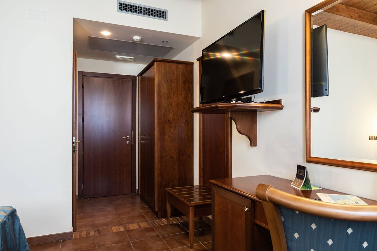Classic Triple Room | Minibar, in-room safe, desk, blackout drapes
