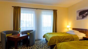 Hypo-allergenic bedding, desk, free cots/infant beds, free WiFi