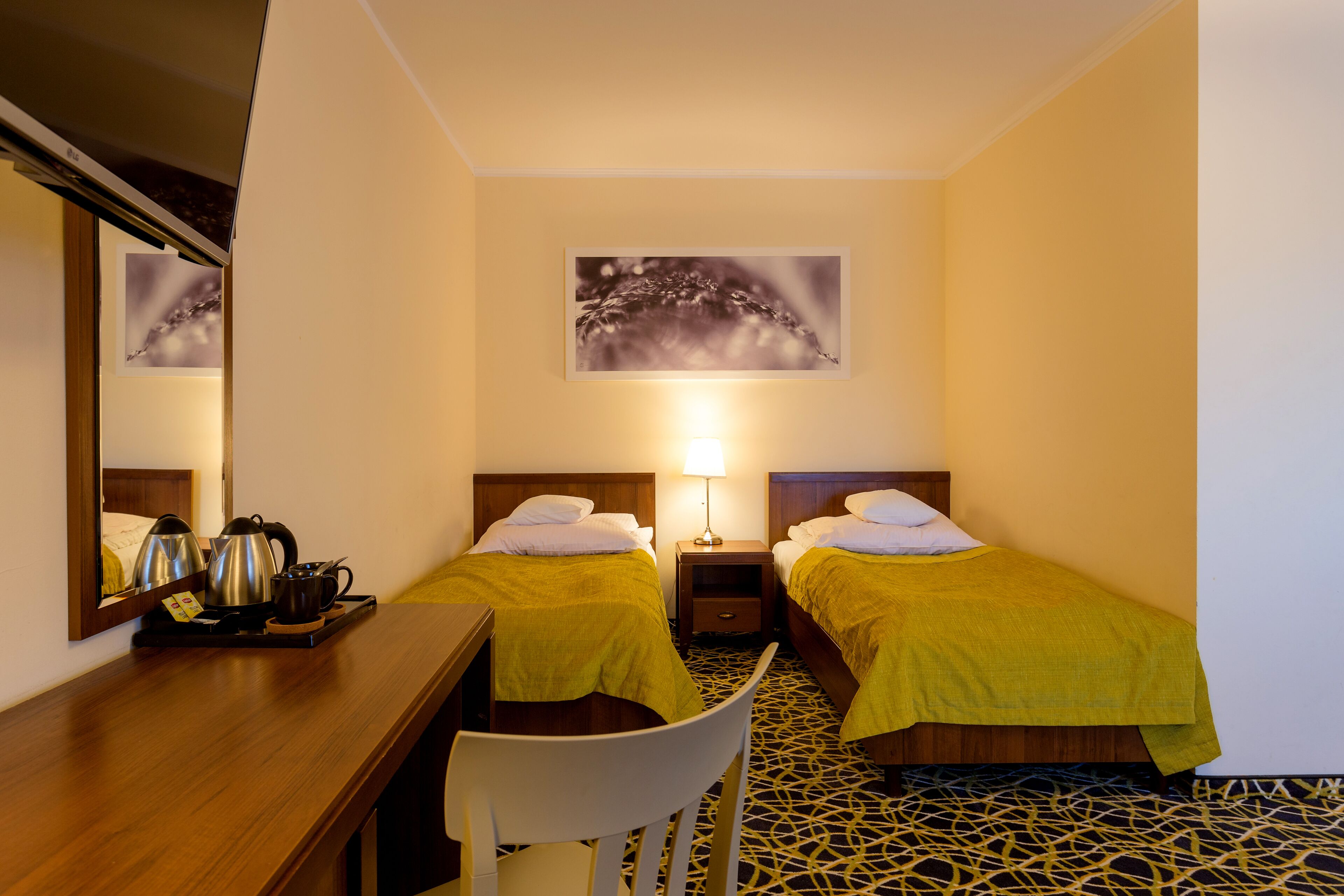 standard double or twin room | hypo-allergenic bedding, desk, free cots/infant beds, free wifi