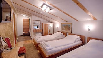 Comfort Triple Room | Premium bedding, down comforters, pillowtop beds, minibar