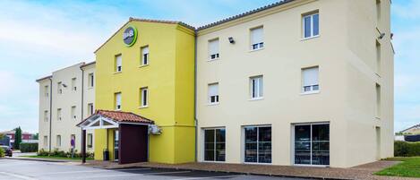 Mặt tiền nơi lưu trú