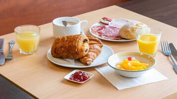 Desayuno buffet todos los días (con cargo)