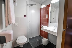 Shower, free toiletries, hair dryer, towels - B&B HOTEL Agen Castelculier (Castelculier)