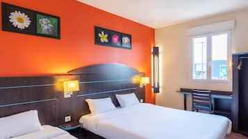 Triple Room | Desk, blackout drapes, soundproofing, iron/ironing board