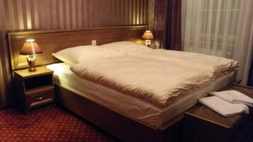 In-room safe, desk, laptop workspace, blackout curtains