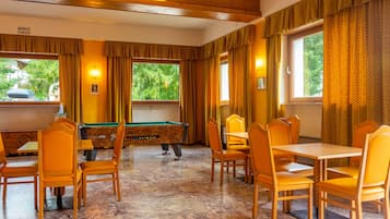 Lobby lounge