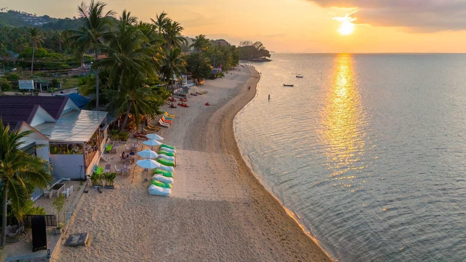 Serviço de café da manhã, almoço, jantar; vistas para o mar