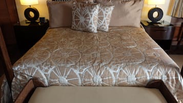 Minibar, in-room safe, desk, laptop workspace