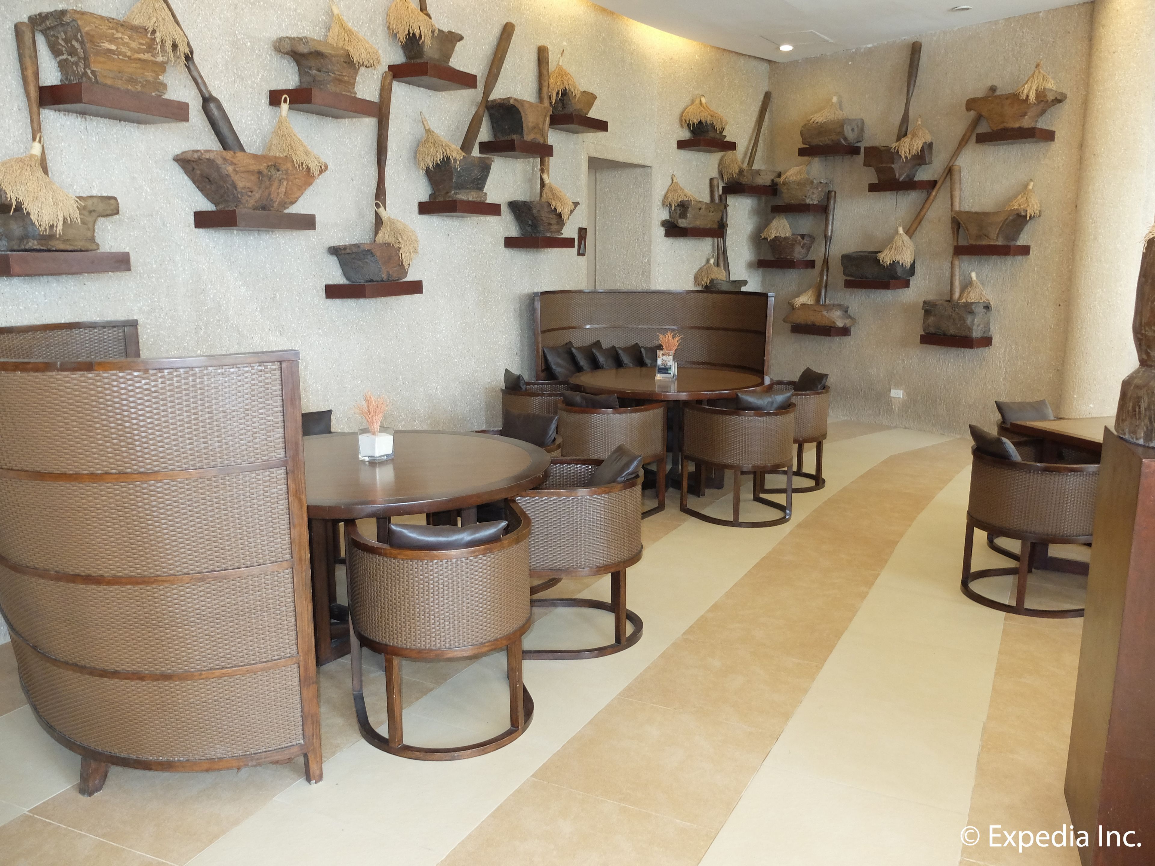 breakfast, lunch, dinner served; sea views