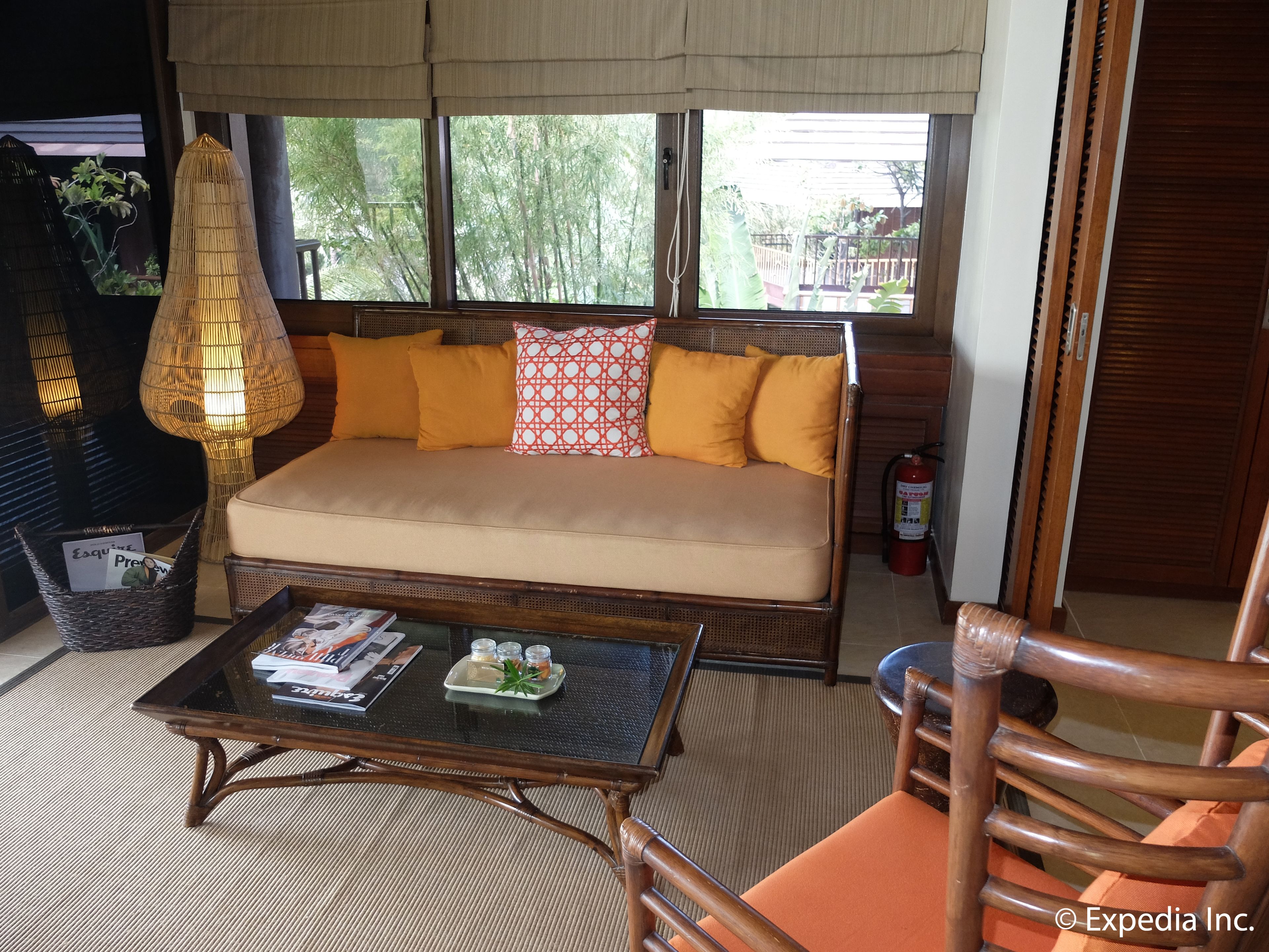 flat-screen tv, dvd player