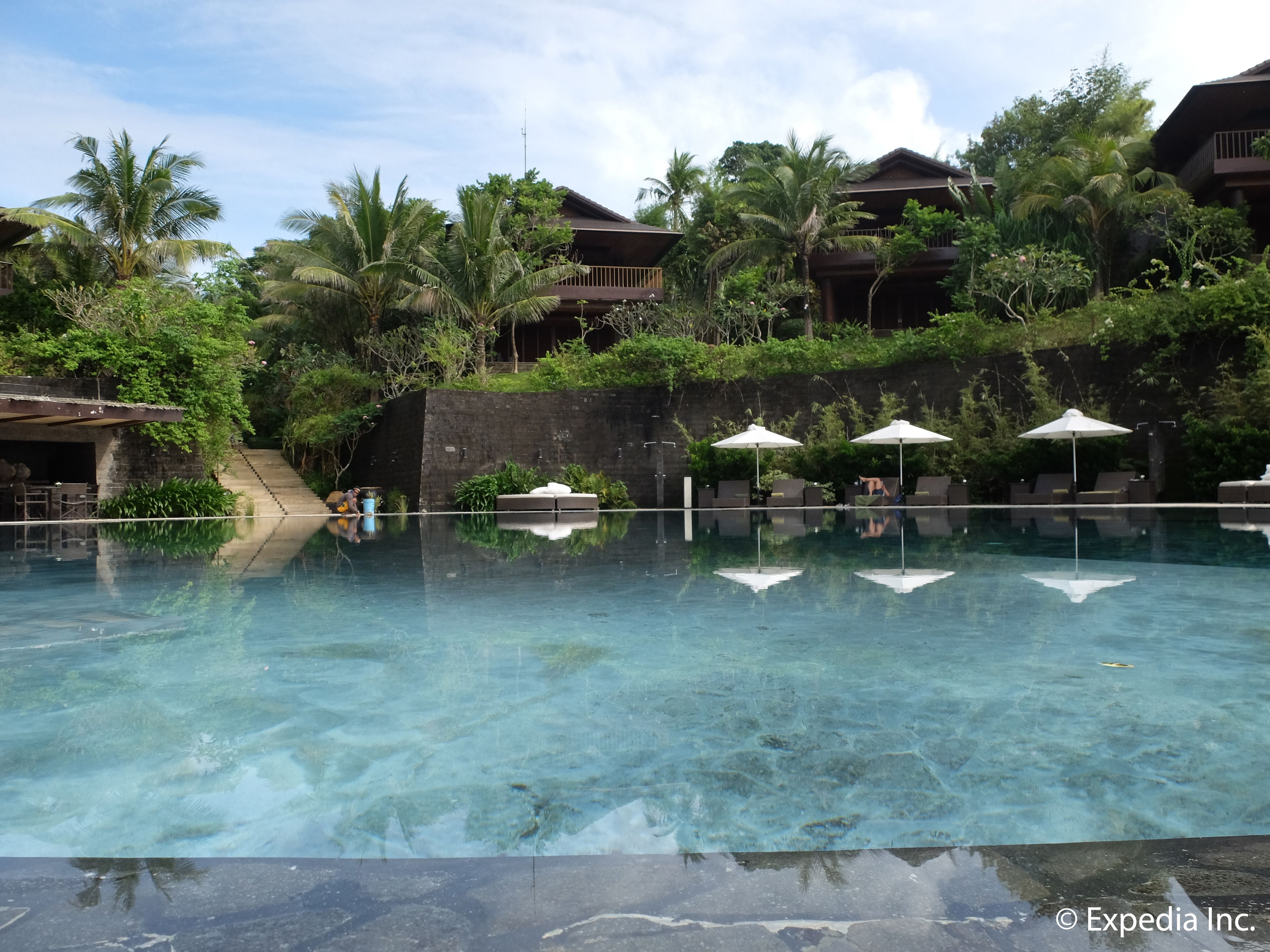 outdoor pool, open 7:00 am to 9:00 pm, pool umbrellas, pool loungers