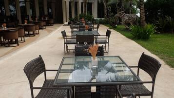 Breakfast, lunch, dinner served; ocean views