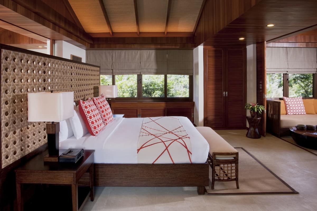 premier suite king | 1 bedroom, minibar, in-room safe, desk