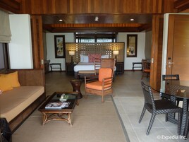 Presidential Suite, 1 King Bed | Living area | Flat-screen TV, DVD player