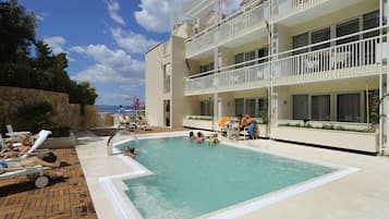Outdoor pool, sun loungers