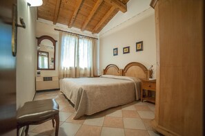 Minibar, in-room safe, individually furnished, desk - Park Hotel Elefante (Verona)