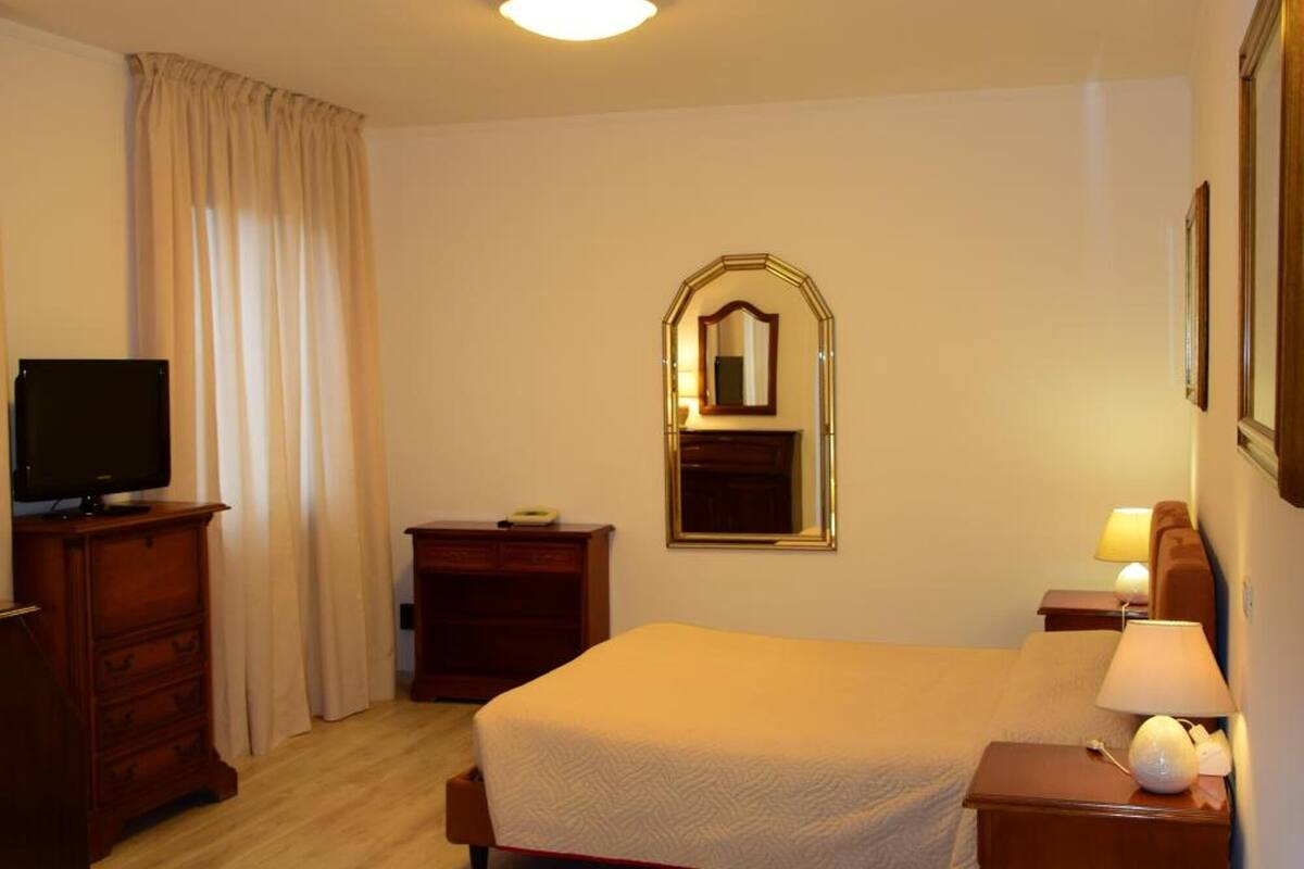 minibar, in-room safe, individually furnished, desk