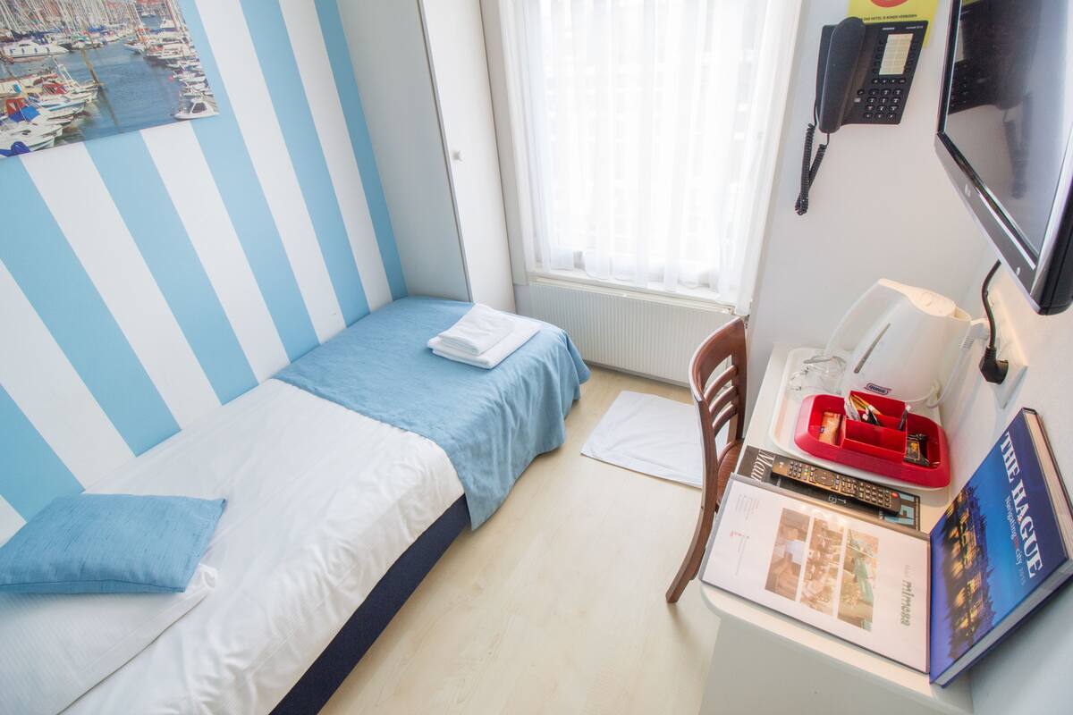 Phòng đơn cơ bản, 1 giường đơn (Shared Facilities) | Két bảo mật tại phòng, nôi/giường cho trẻ sơ sinh (phụ phí)