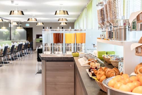 Buffet breakfast for a fee on weekdays