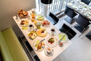 Buffet breakfast for a fee on weekdays - Hotel Demas City (Munich)