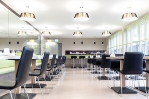 Buffet breakfast for a fee on weekdays - Hotel Demas City (Munich)