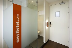 Laptop workspace, soundproofing, iron/ironing board, free WiFi - easyHotel Amsterdam City Centre South (Amsterdam)