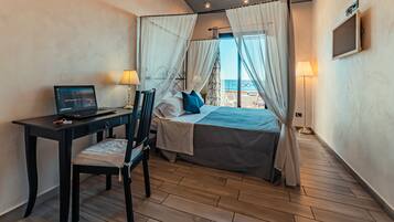 Superior Double Room, Sea View | Minibar, individually decorated, individually furnished, desk
