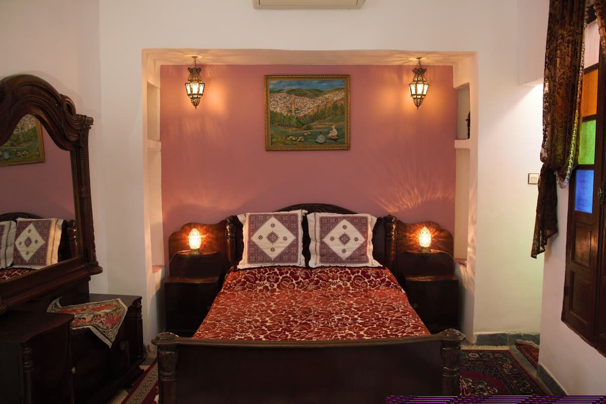 Deluxe Suite (Aicha 1) | 1 bedroom, premium bedding, Select Comfort beds, cribs/infant beds