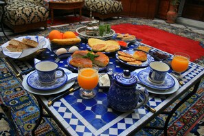 Suite (Mezzanine 1) | Breakfast area - Riad Lalla Fatima (Fes)