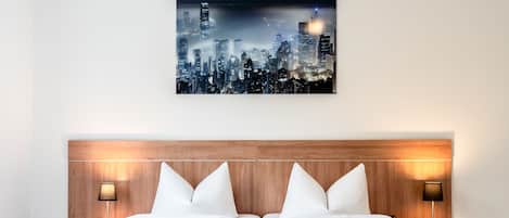 1 habitación, ropa de cama hipoalergénica y escritorio