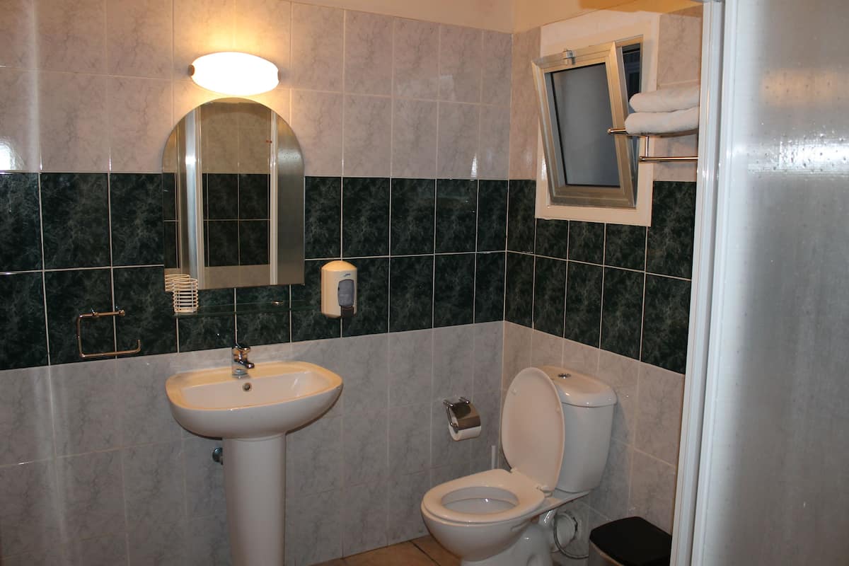 Apartment, 2 Bedrooms | Bathroom