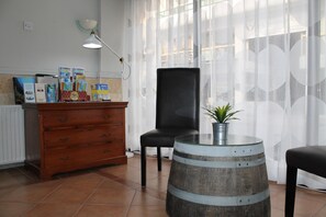 Lobby sitting area - Alexia Hotel Apts (Larnaca)