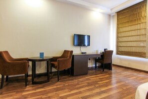 Deluxe Room | Premium bedding, minibar, in-room safe, blackout drapes - Vibe By The Lalit Traveller (Faridabad)