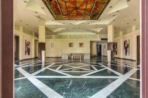 Lobby - Vibe By The Lalit Traveller (Faridabad)