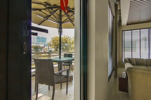 Interior - Vibe By The Lalit Traveller (Faridabad)