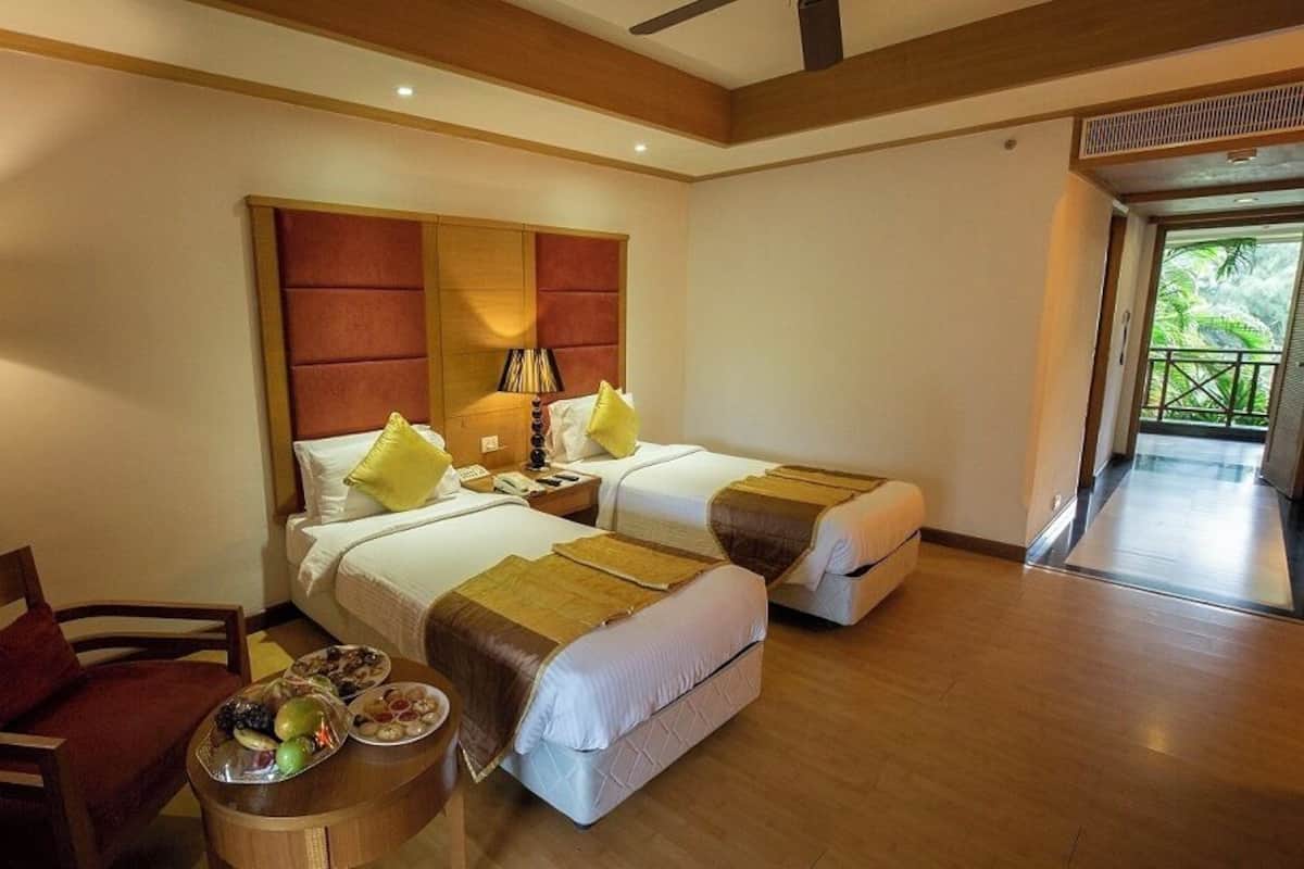 Habitación Deluxe, 2 camas individuales, vista al lago | Minibar, caja de seguridad en la habitación y escritorio