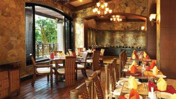 Daily buffet breakfast for a fee