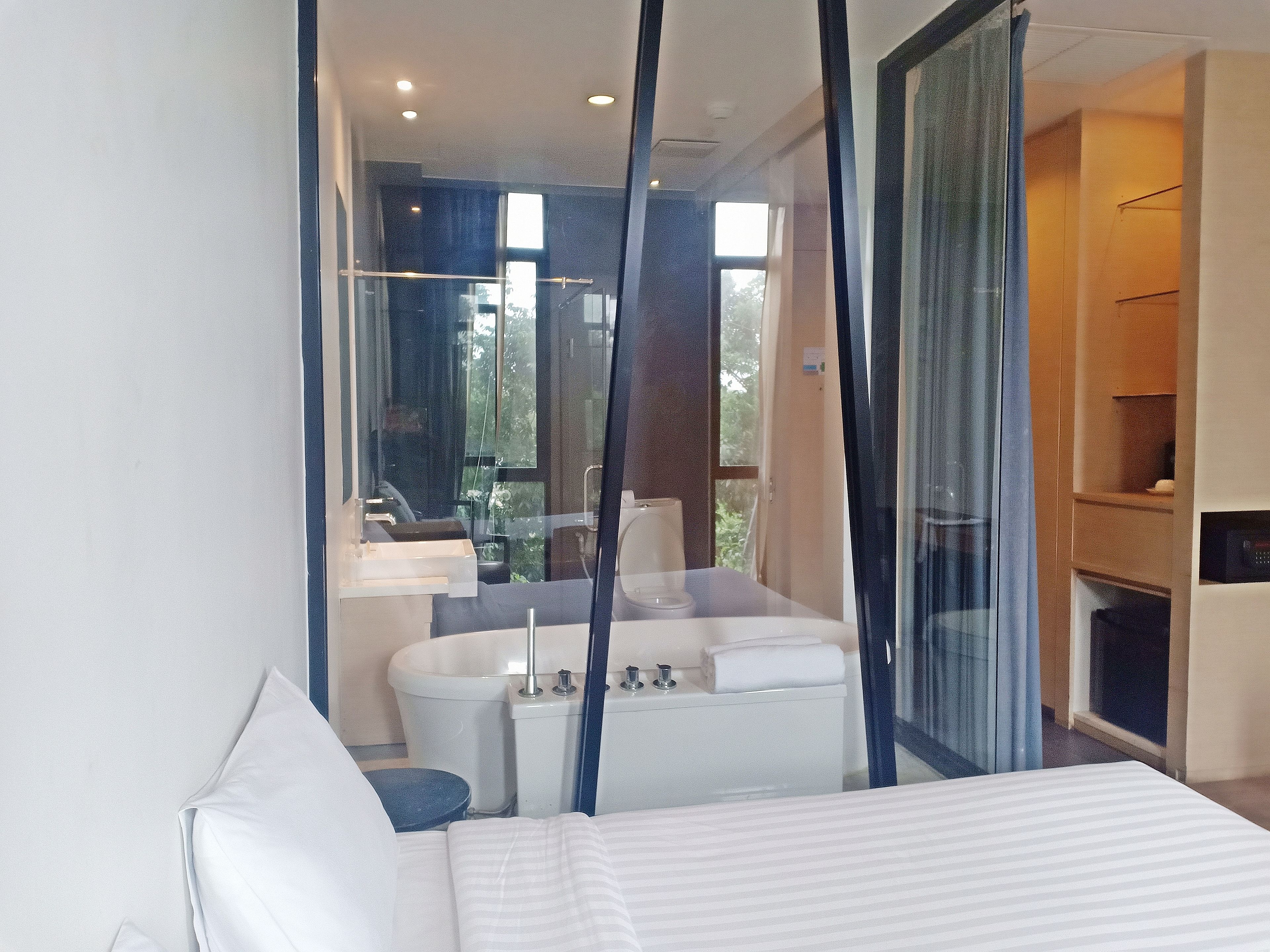 Deluxe room only (No Breakfast / No Transfer) | Caja fuerte, escritorio, sistema de insonorización y camas supletorias